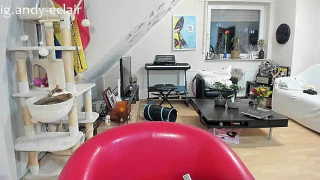 Snapshot of tinny_williams chatting on September 15, 4:13 am tinny williams online show from September 15, 4:13 am