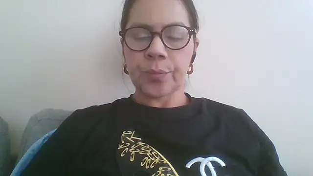 Snapshot of Sara_Brandon chatting on October 26, 4:18 pm Sara Brandon online show from October 26, 4:18 pm