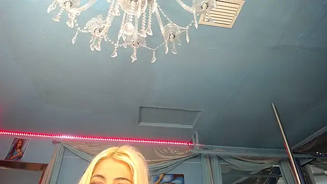 ADRIANNA FOX online show from January 17, 7:34 am