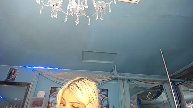 ADRIANNA FOX online show from May 24, 6:13 am