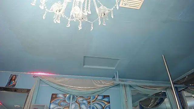 ADRIANNA FOX online show from February 13, 5:40 am