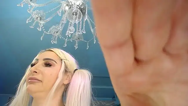 ADRIANNA FOX online show from November 29, 11:49 pm