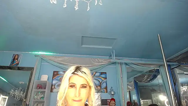 ADRIANNA FOX online show from April 12, 7:33 am