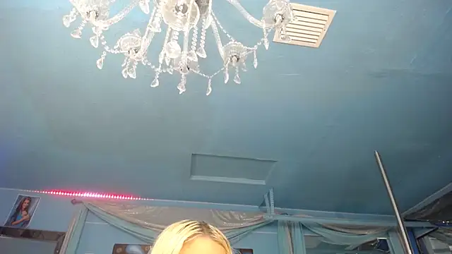 ADRIANNA FOX online show from May 29, 9:10 pm