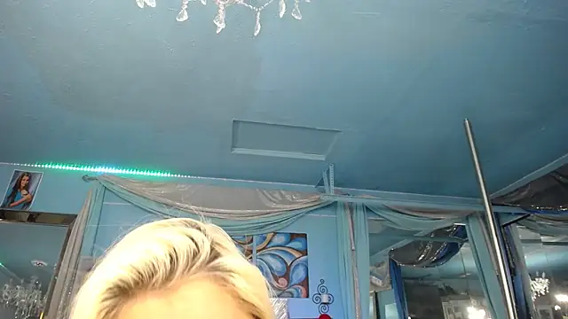 ADRIANNA FOX online show from September 29, 12:22 pm