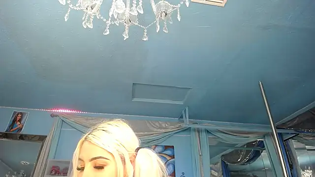 ADRIANNA FOX online show from November 27, 10:43 pm