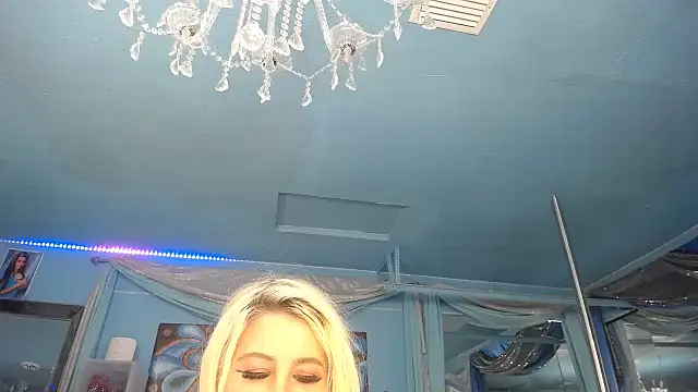 Snapshot of ADRIANNA_FOX chatting on June 21, 11:38 am ADRIANNA FOX online show from June 21, 11:38 am