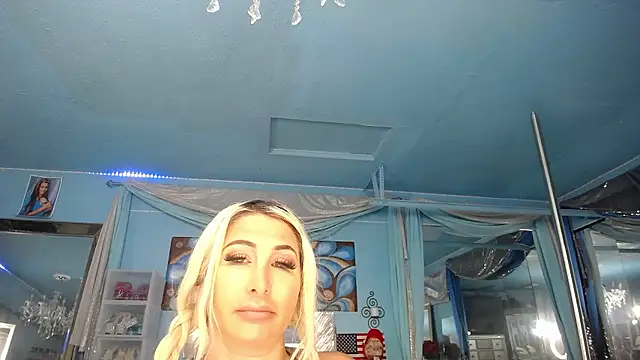 ADRIANNA FOX online show from January 8, 5:35 am