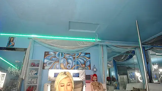 ADRIANNA FOX online show from February 4, 7:25 am