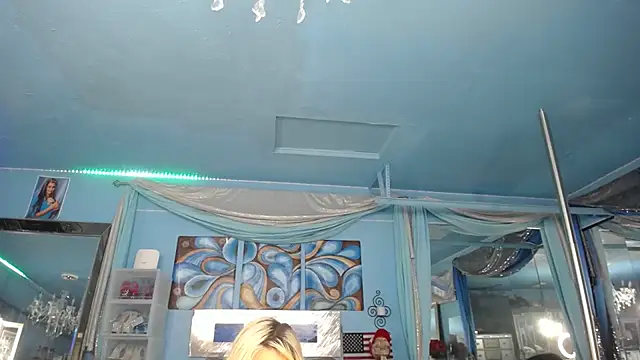 ADRIANNA FOX online show from April 14, 8:30 am