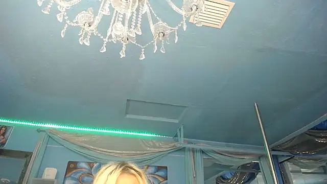 Snapshot of ADRIANNA_FOX chatting on June 21, 11:43 pm ADRIANNA FOX online show from June 21, 11:43 pm