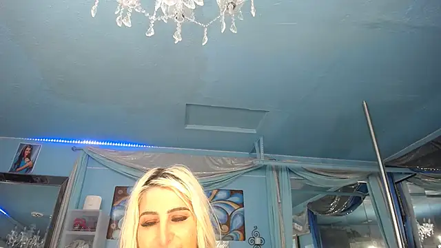 ADRIANNA FOX online show from April 1, 4:47 am