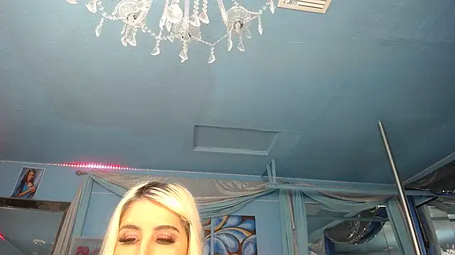 ADRIANNA FOX online show from December 22, 2:11 am