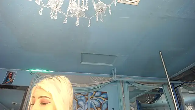 ADRIANNA FOX online show from March 15, 12:34 pm