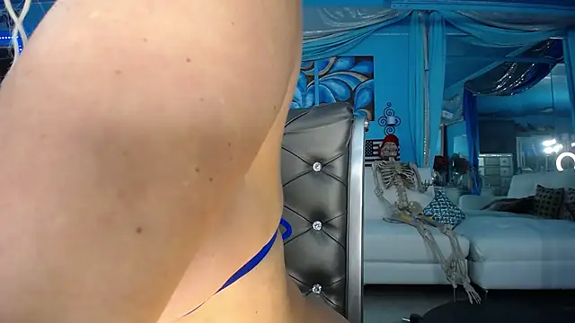 ADRIANNA FOX online show from April 26, 2:42 am