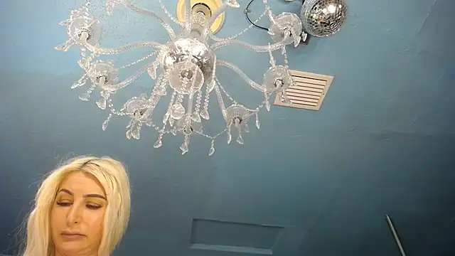 ADRIANNA FOX online show from May 10, 11:06 pm