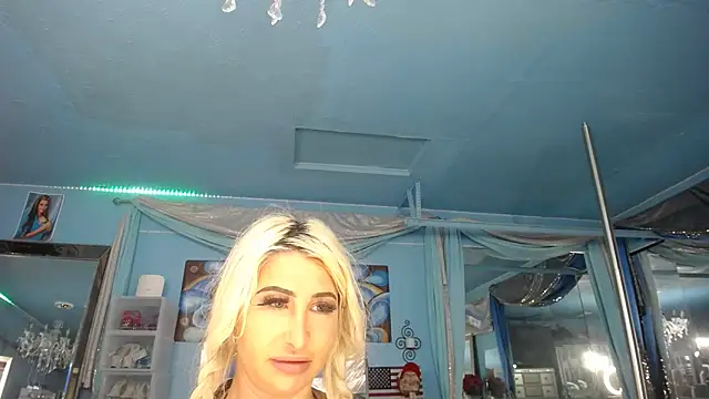 ADRIANNA FOX online show from March 28, 3:02 pm