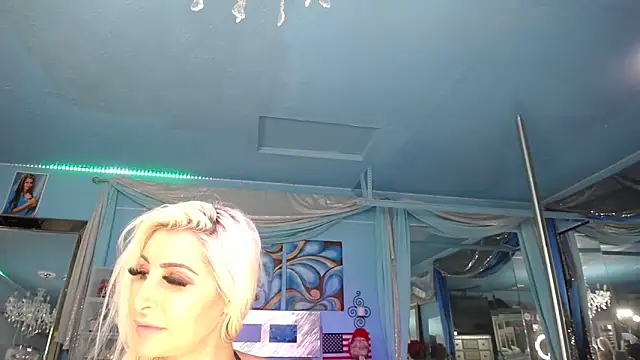 ADRIANNA FOX online show from September 13, 4:29 pm