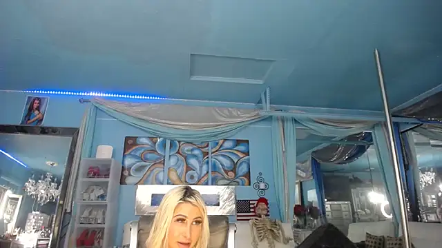 ADRIANNA FOX online show from April 9, 8:59 pm