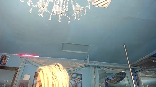 Snapshot of ADRIANNA_FOX chatting on June 20, 9:20 pm ADRIANNA FOX online show from June 20, 9:20 pm