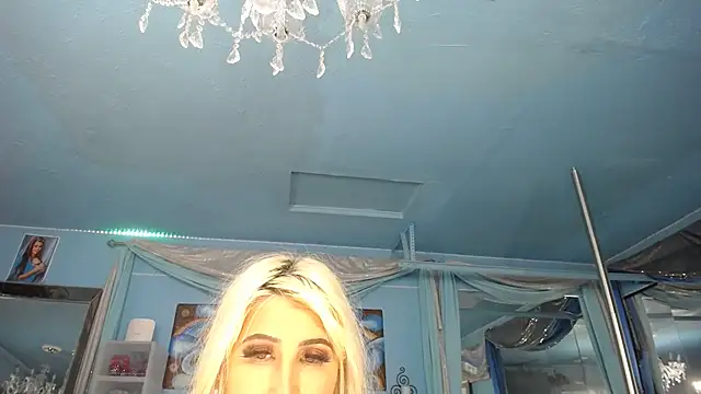 ADRIANNA FOX online show from March 23, 3:28 am