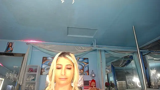 ADRIANNA FOX online show from January 10, 1:50 pm