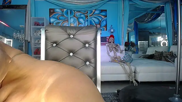 ADRIANNA FOX online show from October 9, 9:43 am