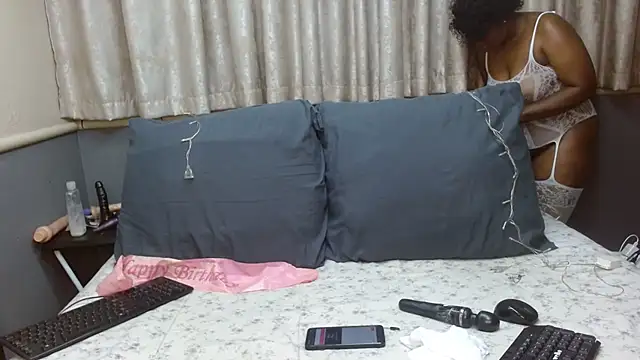 NaughtySisters online show from November 28, 11:05 pm