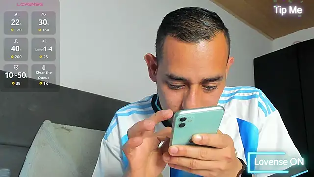 jhonyalzate2 online show from April 1, 1:30 am