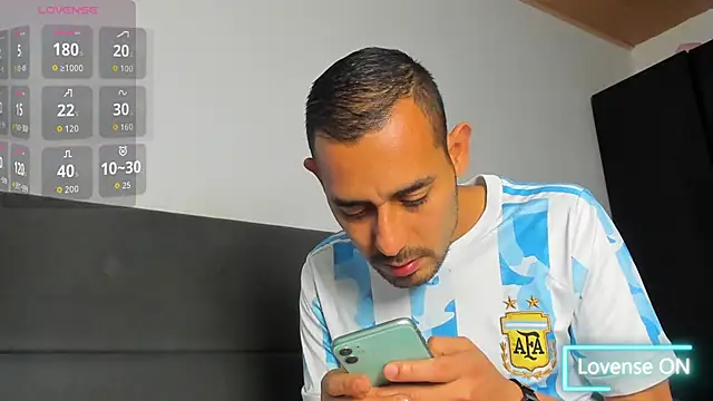 Snapshot of jhonyalzate2 chatting on February 25, 2:23 am jhonyalzate2 online show from February 25, 2:23 am