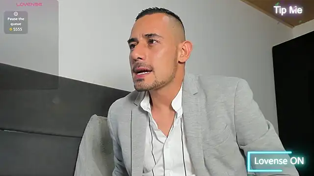 jhonyalzate2 online show from May 21, 1:58 am