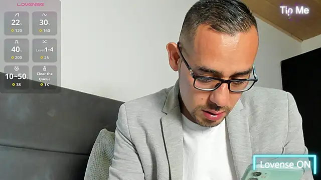 jhonyalzate2 online show from April 22, 3:46 am