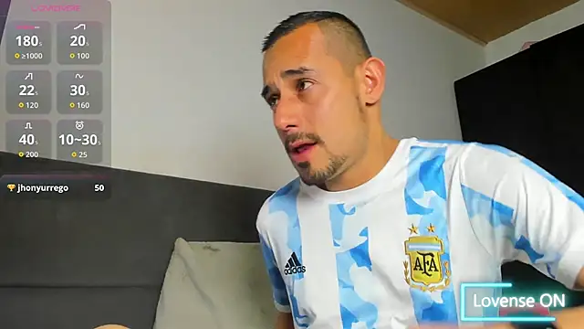 Snapshot of jhonyalzate2 chatting on February 18, 1:58 am jhonyalzate2 online show from February 18, 1:58 am