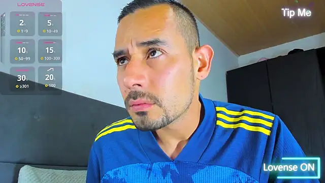 Snapshot of jhonyalzate2 chatting on October 10, 12:55 am jhonyalzate2 online show from October 10, 12:55 am