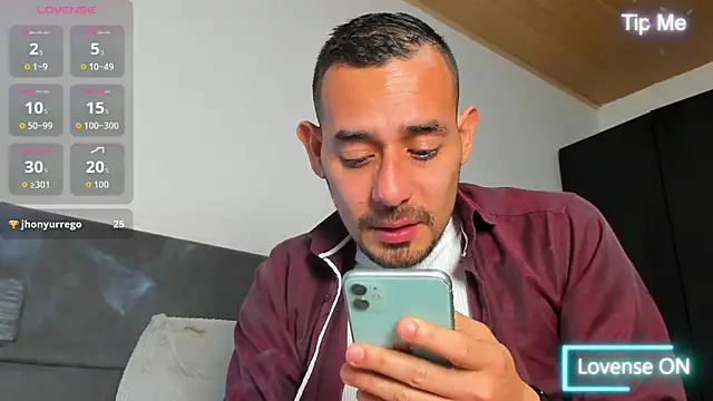 jhonyalzate2 online show from May 28, 1:35 am