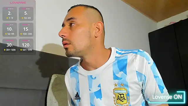 Snapshot of jhonyalzate2 chatting on January 13, 4:05 am jhonyalzate2 online show from January 13, 4:05 am