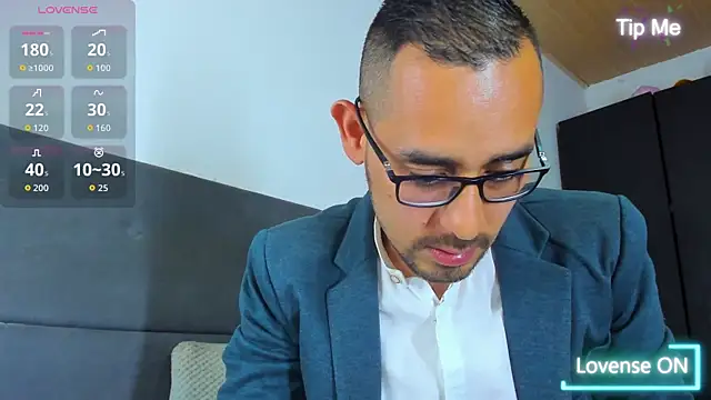Snapshot of jhonyalzate2 chatting on October 3, 2:04 am jhonyalzate2 online show from October 3, 2:04 am