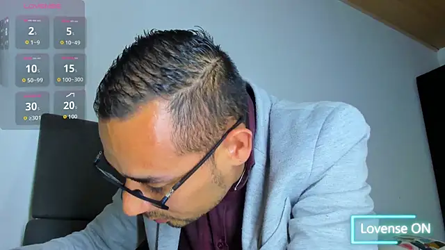 jhonyalzate2 online show from December 18, 1:11 am