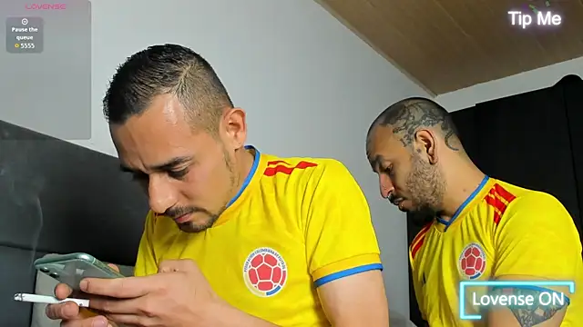 jhonyalzate2 online show from June 18, 12:09 am