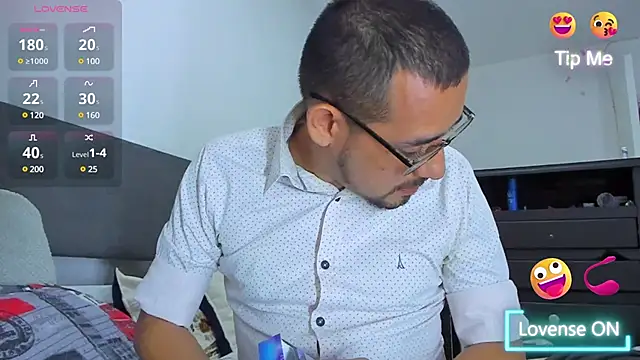 Snapshot of jhonyalzate2 chatting on January 30, 12:18 am jhonyalzate2 online show from January 30, 12:18 am