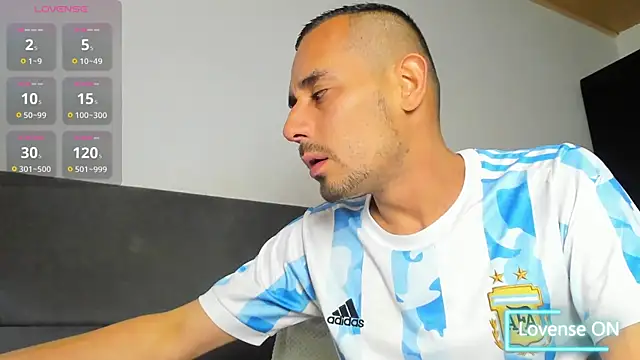 Snapshot of jhonyalzate2 chatting on February 11, 4:45 am jhonyalzate2 online show from February 11, 4:45 am