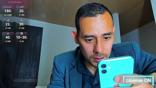 jhonyalzate2 online show from October 29, 2:21 am