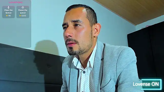 Snapshot of jhonyalzate2 chatting on February 4, 2:39 am jhonyalzate2 online show from February 4, 2:39 am