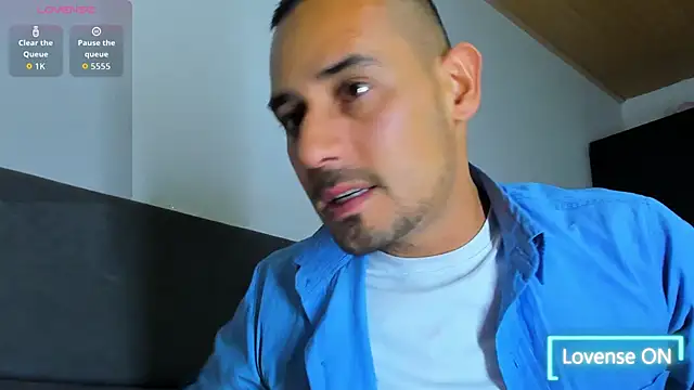 jhonyalzate2 online show from November 11, 3:23 am