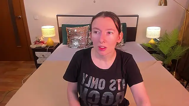 Snapshot of CatherineWalls chatting on July 8, 5:52 am CatherineWalls online show from July 8, 5:52 am