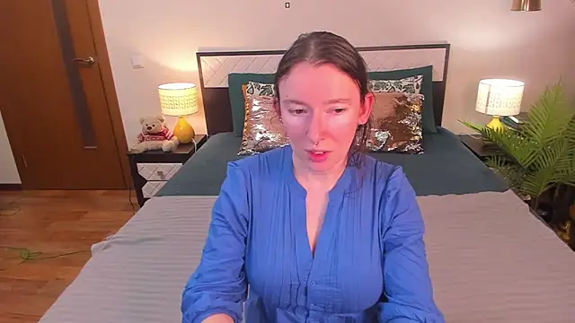CatherineWalls online show from March 28, 2:12 am