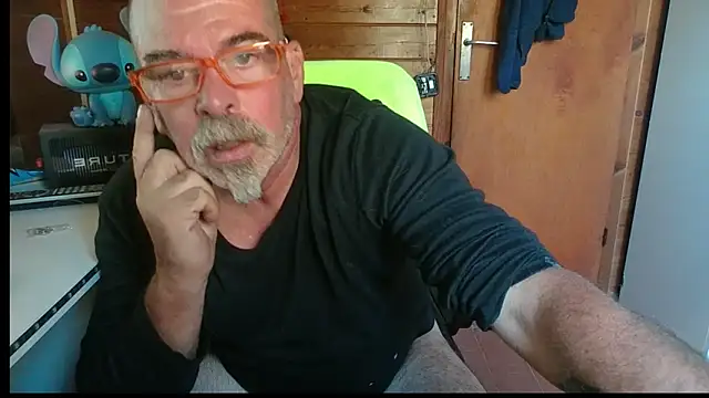 Snapshot of 0oscar_xxx chatting on October 26, 1:33 pm 0oscar xxx online show from October 26, 1:33 pm
