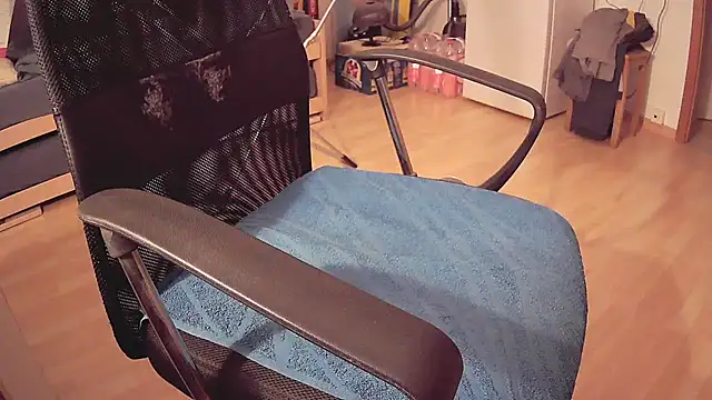 Snapshot of lumpi99 chatting on November 28, 4:01 am lumpi99 online show from November 28, 4:01 am