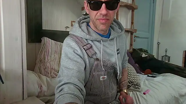 Stock-Holmes online show from March 28, 7:20 am