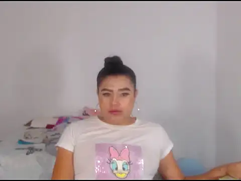 katrinawillff online show from March 12, 4:40 am